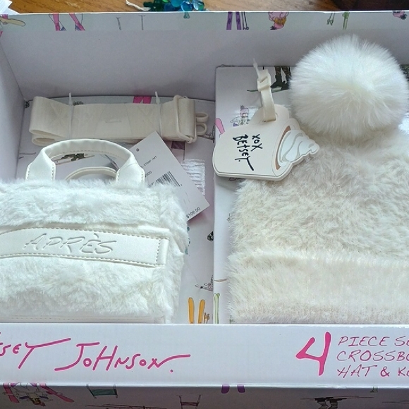 NIB Betsey Johnson White Crossbody Bag, Hat & Keychain in Super Cute Box main image 9